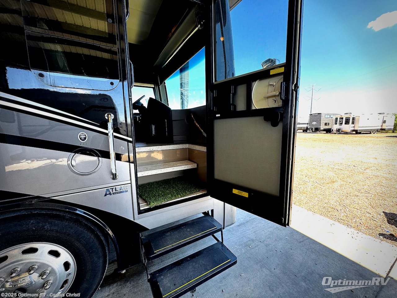 Call now about this 2022 Thor Venetian R40! 2022 Thor Venetian R40 - Used Class A For Sale by Optimum RV - Corpus Christi in Robstown, Texas features Awning, Slideout