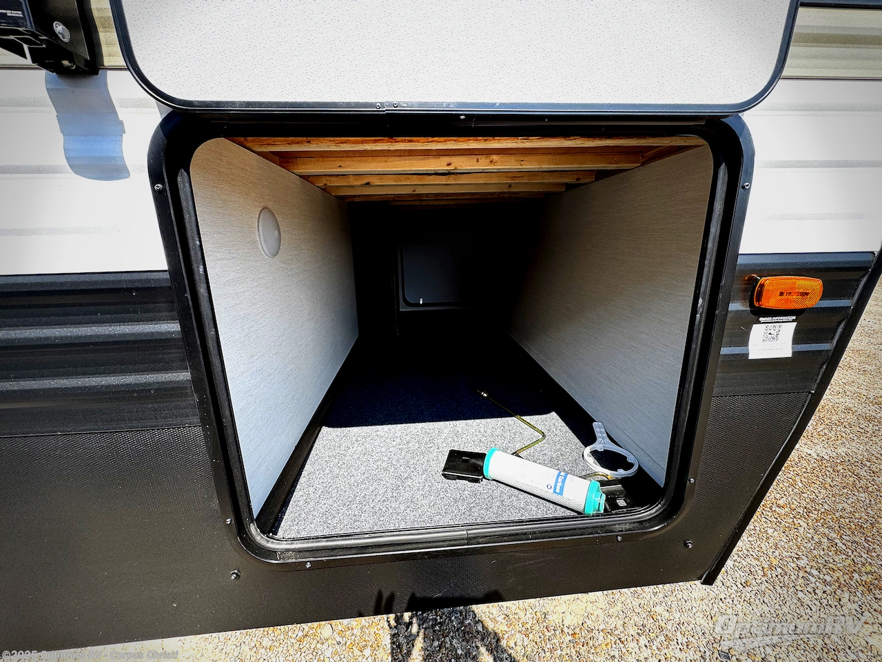 Call now about this 2026 Prime Time Avenger 25MKO! 2026 Prime Time Avenger 25MKO - New Travel Trailer For Sale by Optimum RV - Corpus Christi in Robstown, Texas features Slideout, Awning