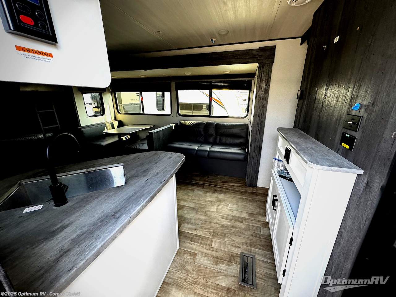 Call now about this 2023 Keystone Hideout 26BHS! 2023 Keystone Hideout 26BHS - Used Travel Trailer For Sale by Optimum RV - Corpus Christi in Robstown, Texas features Awning, Slideout