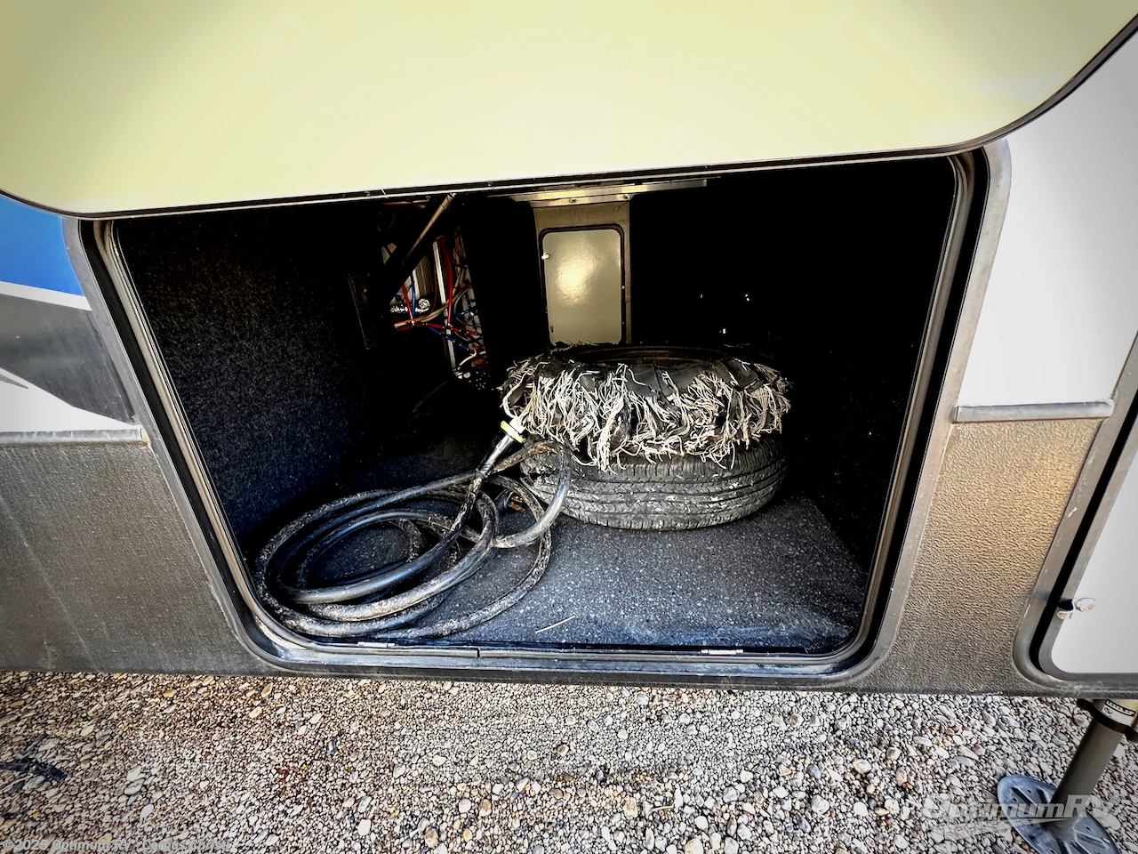 Call now about this 2020 Keystone Avalanche 396BH! 2020 Keystone Avalanche 396BH - Used Fifth Wheel For Sale by Optimum RV - Corpus Christi in Robstown, Texas features Awning, Slideout