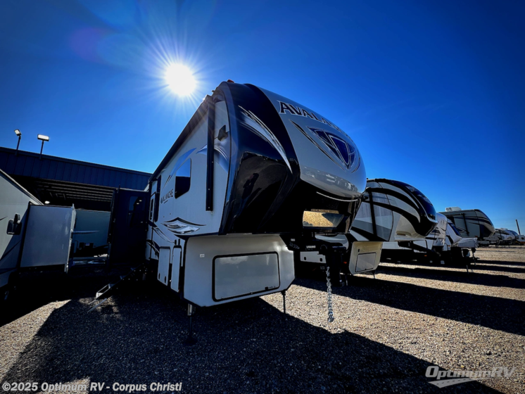 Email now about this 2020 Keystone Avalanche 396BH! Used 2020 Keystone Avalanche 396BH available in Robstown, Texas