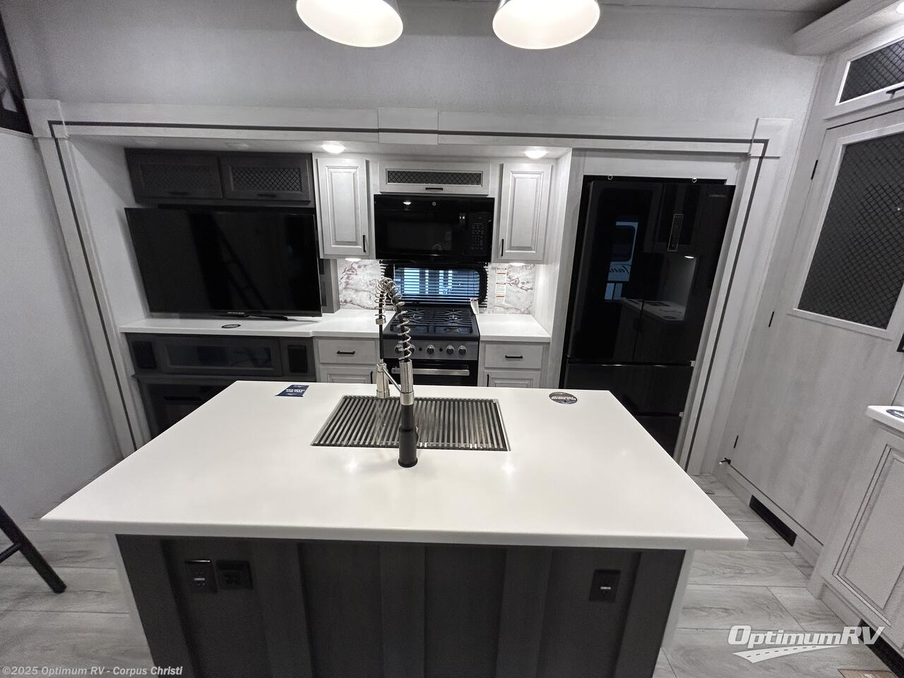 New 2025 East to West Ahara 390DS available in Robstown, Texas