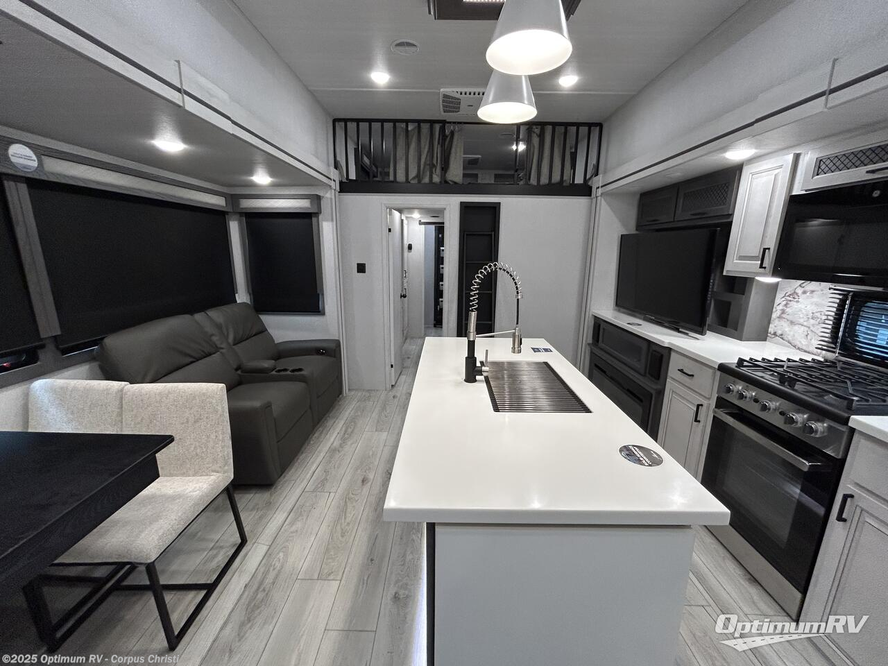 Call now about this 2025 East to West Ahara 390DS! 2025 East to West Ahara 390DS - New Fifth Wheel For Sale by Optimum RV - Corpus Christi in Robstown, Texas features Awning, Slideout