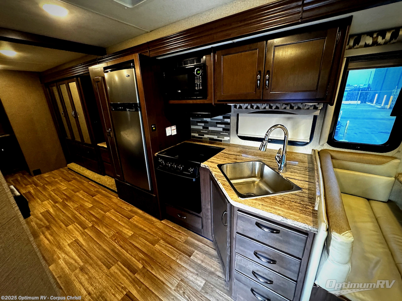 Contact us now about this 2018 Thor ACE 32.1! 2018 ACE 32.1 by Thor from Optimum RV - Corpus Christi in Robstown, Texas