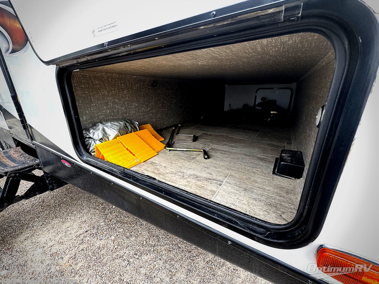 Call now about this 2018 Heartland Wilderness 2750RL! 2018 Heartland Wilderness 2750RL - Used Travel Trailer For Sale by Optimum RV - Corpus Christi in Robstown, Texas features Slideout, Awning