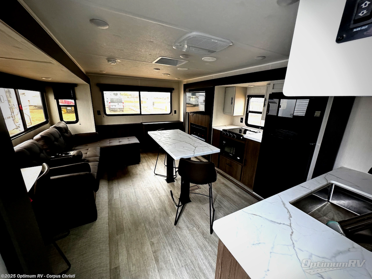 Contact us now about this 2026 Prime Time Avenger 27REI! 2026 Avenger 27REI by Prime Time from Optimum RV - Corpus Christi in Robstown, Texas