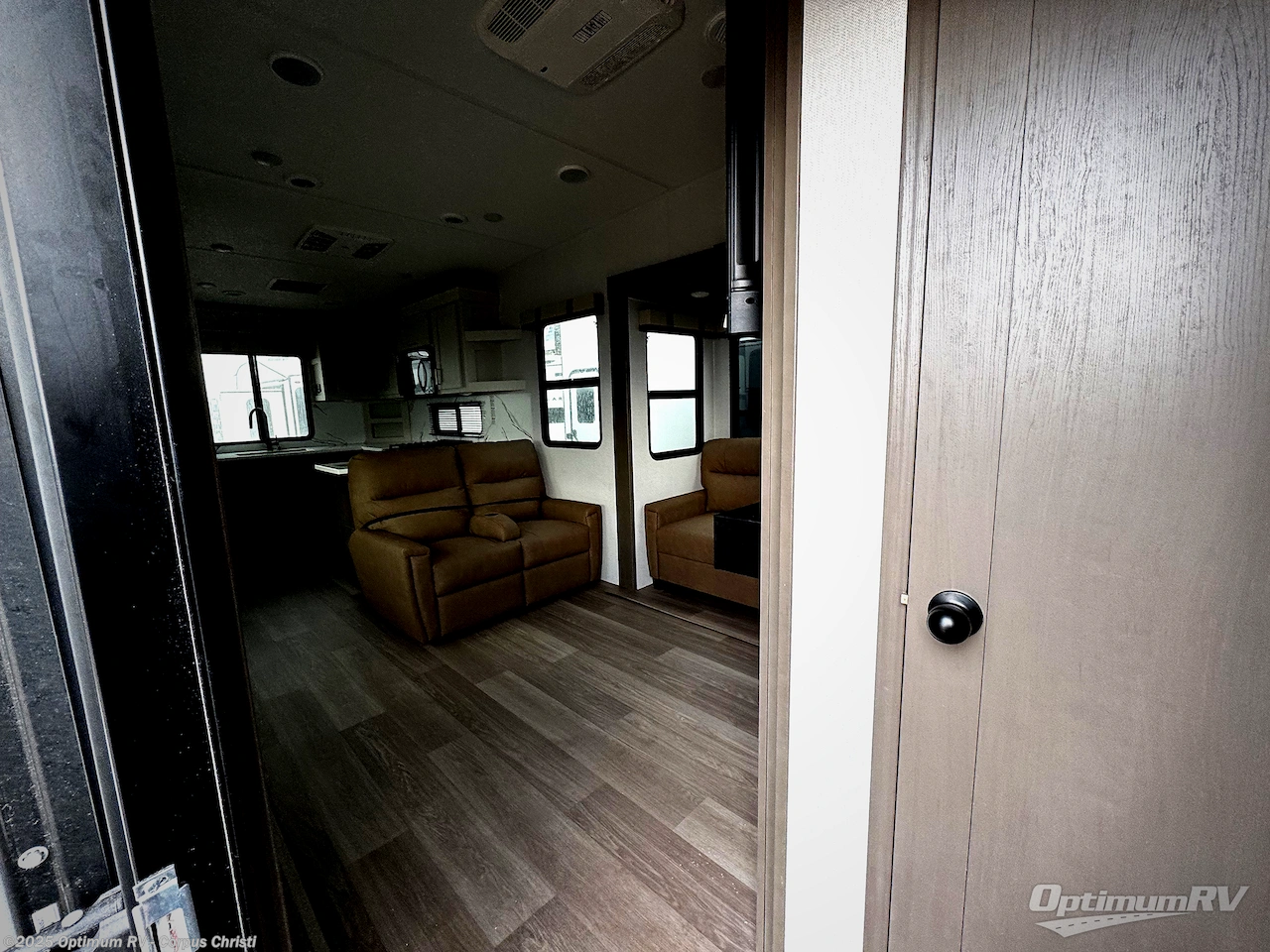 Contact us now about this 2026 East to West Tandara 388LR! 2026 Tandara 388LR by East to West from Optimum RV - Corpus Christi in Robstown, Texas