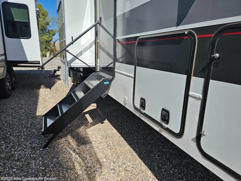 New 2025 Alliance RV Valor 40V13 available in Tucson, Arizona