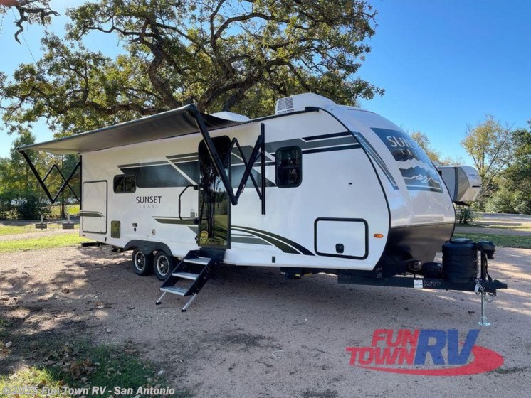 Email now about this 2025 CrossRoads Sunset Trail SS253RB! New 2025 CrossRoads Sunset Trail SS253RB available in Cibolo, Texas