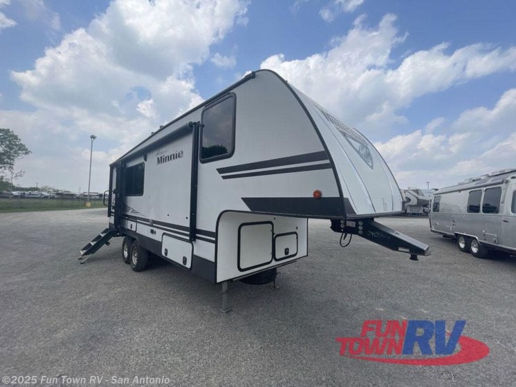 Email now about this 2020 Winnebago Micro Minnie 2405RG! Used 2020 Winnebago Micro Minnie 2405RG available in Cibolo, Texas
