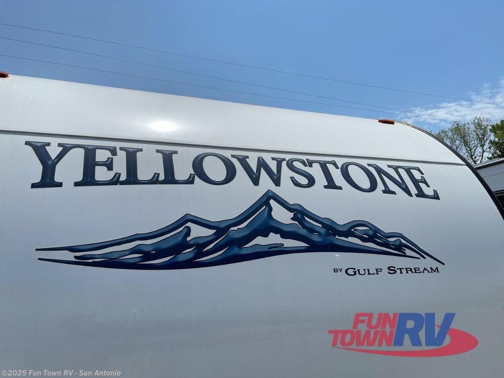 Call now about this 2025 Gulf Stream Yellowstone Classic 26BHG! 2025 Gulf Stream Yellowstone Classic 26BHG - New Travel Trailer For Sale by Fun Town RV - San Antonio in Cibolo, Texas