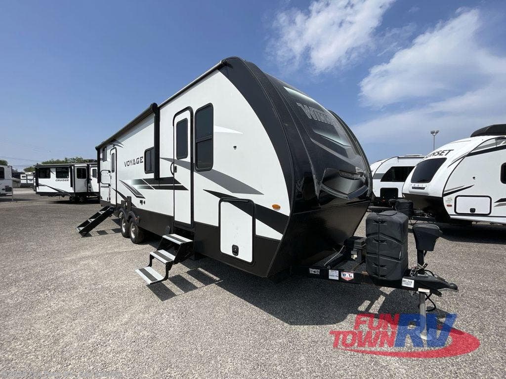 Email now about this 2022 Winnebago Voyage 3033BH! Used 2022 Winnebago Voyage 3033BH available in Cibolo, Texas