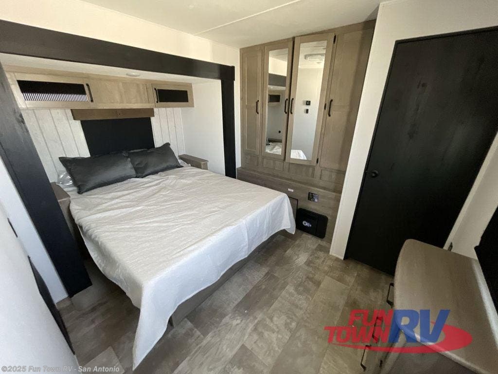Contact us now about this 2025 Palomino Puma Destination 38RLB! 2025 Puma Destination 38RLB by Palomino from Fun Town RV - San Antonio in Cibolo, Texas