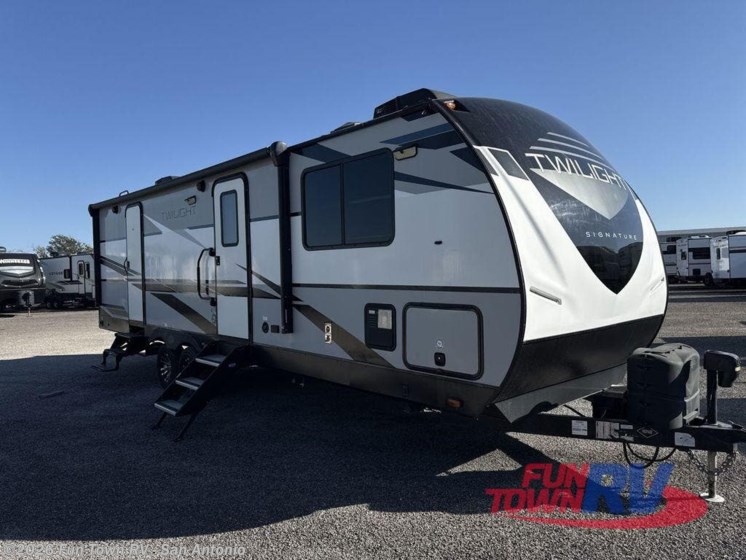 Email now about this 2021 Cruiser RV Twilight Signature TWS 2840! Used 2021 Cruiser RV Twilight Signature TWS 2840 available in Cibolo, Texas