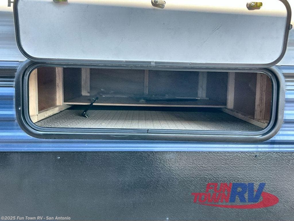 Contact us now about this 2024 Palomino Puma 32BHQS! 2024 Puma 32BHQS by Palomino from Fun Town RV - San Antonio in Cibolo, Texas