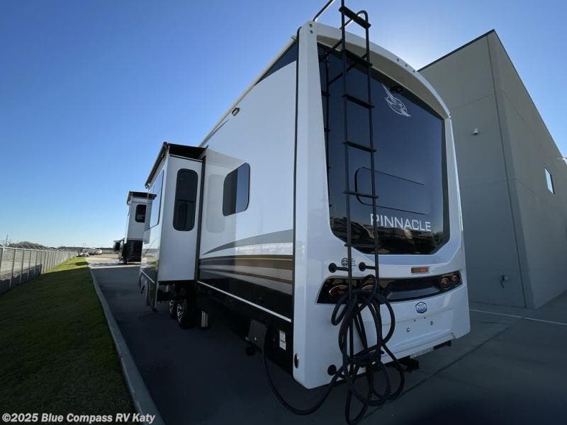 New 2025 Jayco Pinnacle 38FBRK available in Katy, Texas