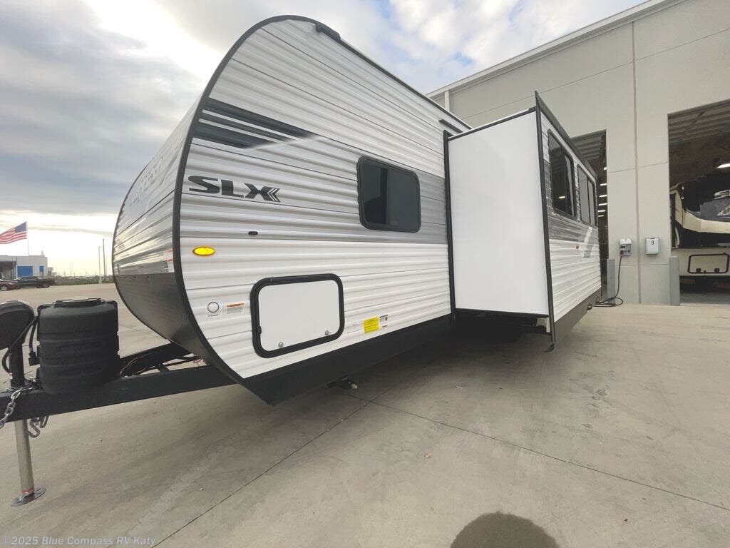 Contact us now about this 2026 Jayco Jay Flight SLX 261BHS! 2026 Jay Flight SLX 261BHS by Jayco from Blue Compass RV Katy in Katy, Texas