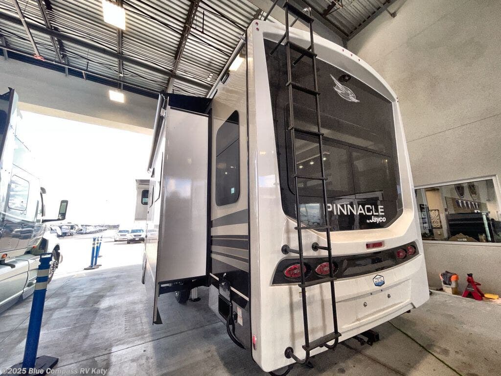 New 2026 Jayco Pinnacle 32RLTS available in Katy, Texas