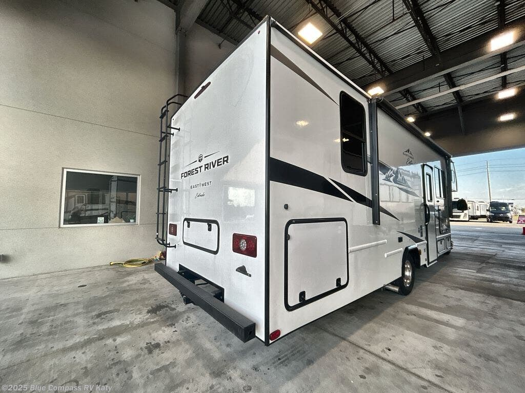 Call now about this 2026 East to West Entrada 2800S! 2026 East to West Entrada 2800S - New Class C For Sale by Blue Compass RV Katy in Katy, Texas