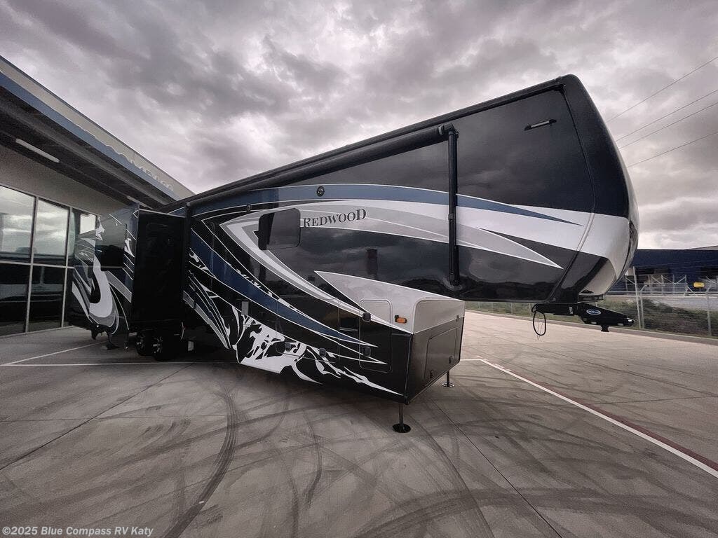 Contact us now about this 2020 Redwood RV Redwood 4001LK! 2020 Redwood 4001LK by Redwood RV from Blue Compass RV Katy in Katy, Texas