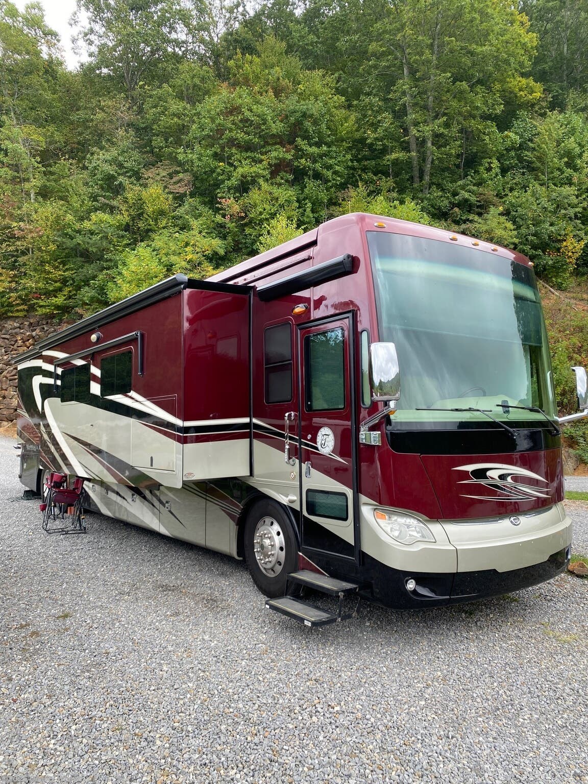 Call now about this 2014 Tiffin Allegro Bus 45 LP! 2014 Tiffin Allegro Bus 45 LP - Used Class A For Sale by Quality Wheelz in Hot Springs, Arkansas features LP Detector, Toilet, External Shower, Batteries, Central Vacuum