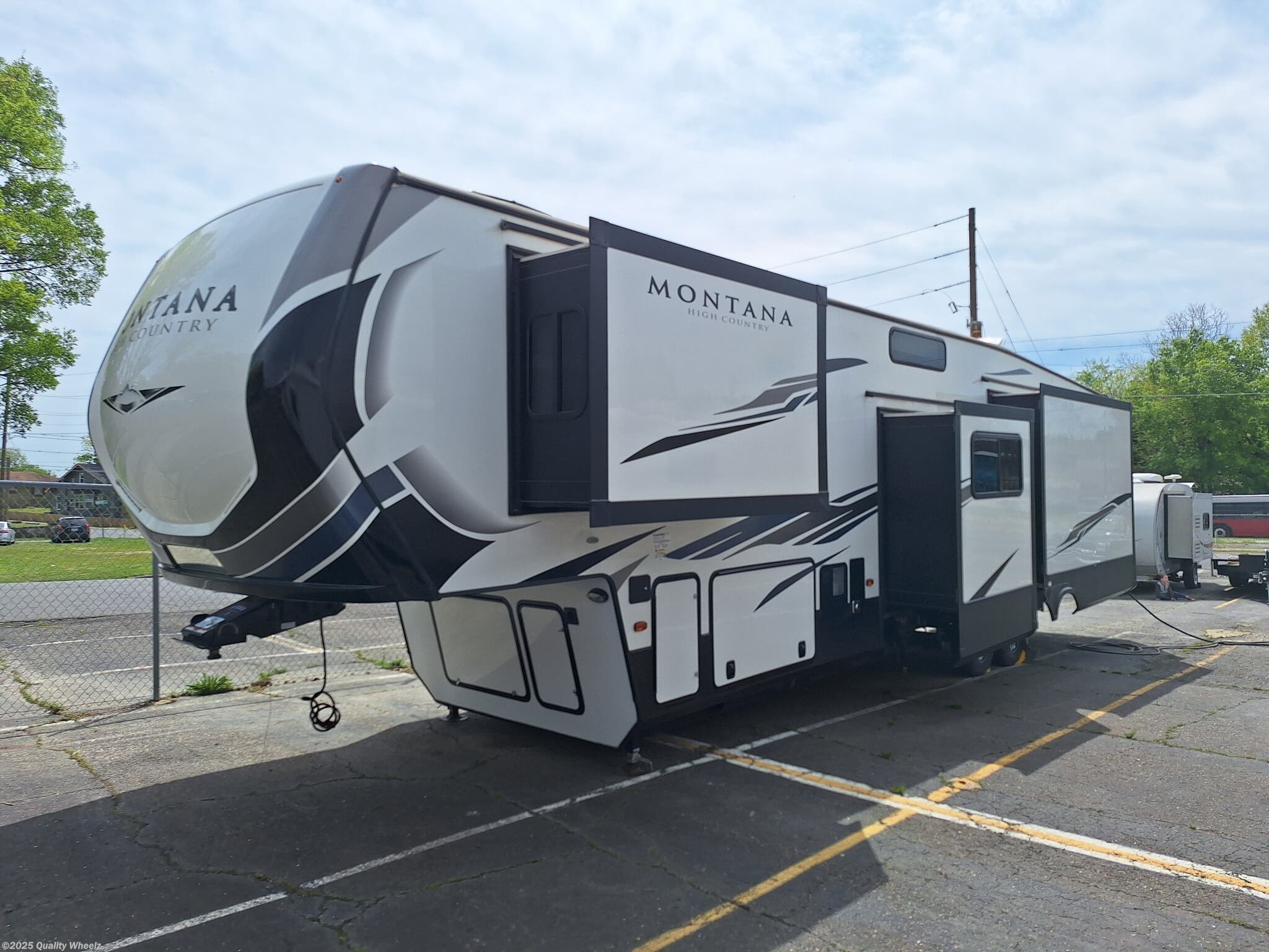 Email now about this 2022 Keystone Montana High Country 385BR! Used 2022 Keystone Montana High Country 385BR available in Hot Springs, Arkansas