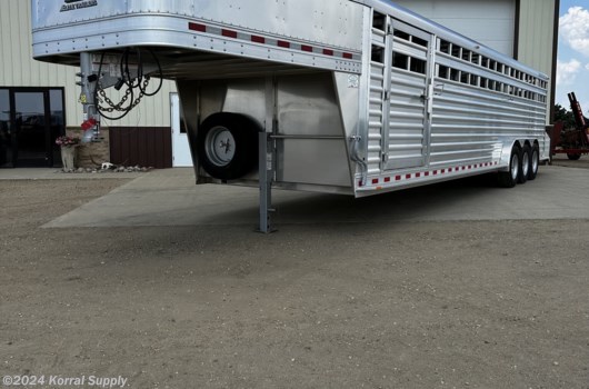 Livestock Trailer - 2024 Elite Trailers 32FT TRIPLE AXLE STOCK TRAILER W/ 3 COMPARTMENTS available New in Douglas, ND