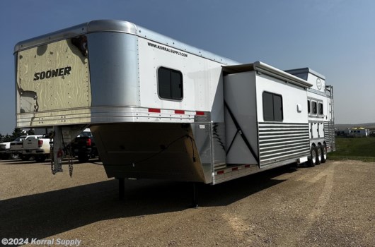 4 Horse Trailer - 2024 Sooner 4H LQ - Fold Down Bunk - Signature Quarters available New in Douglas, ND