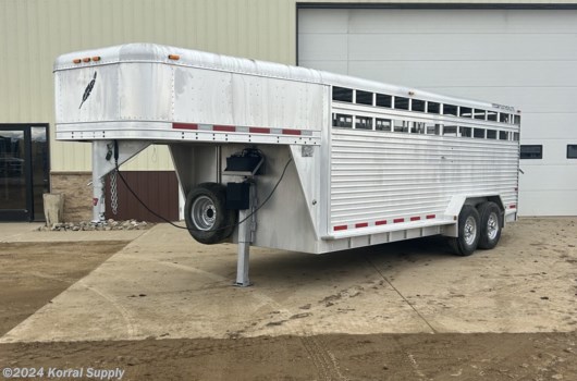 Livestock Trailer - 2007 Featherlite 20' Livestock Trailer - Two Compartments available Used in Douglas, ND