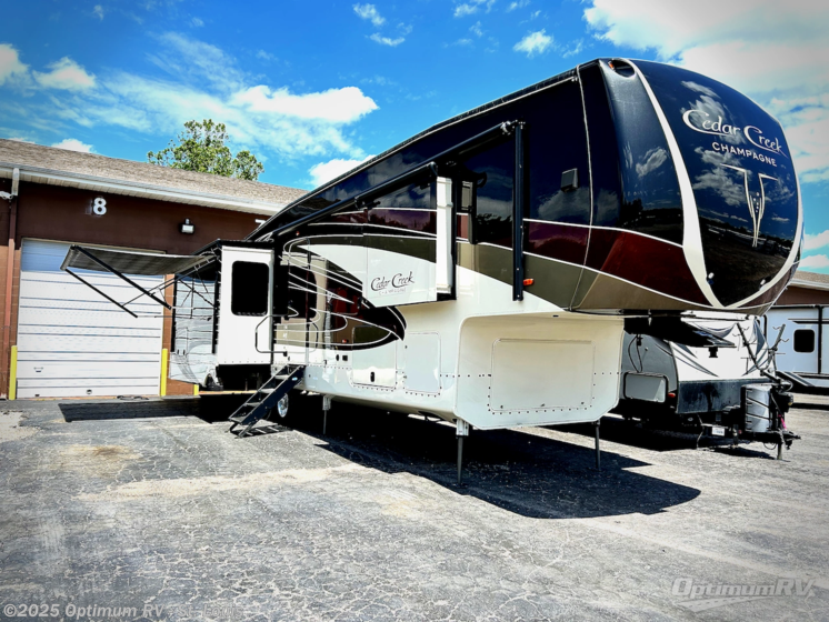 Email now about this 2018 Forest River Cedar Creek Champagne Edition 38ERK! Used 2018 Forest River Cedar Creek Champagne Edition 38ERK available in Festus, Missouri