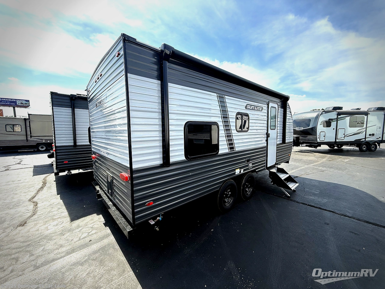 Contact us now about this 2026 Sunset Park RV Sun Lite LTD 21DB! 2026 Sun Lite LTD 21DB by Sunset Park RV from Optimum RV - St. Louis in Festus, Missouri