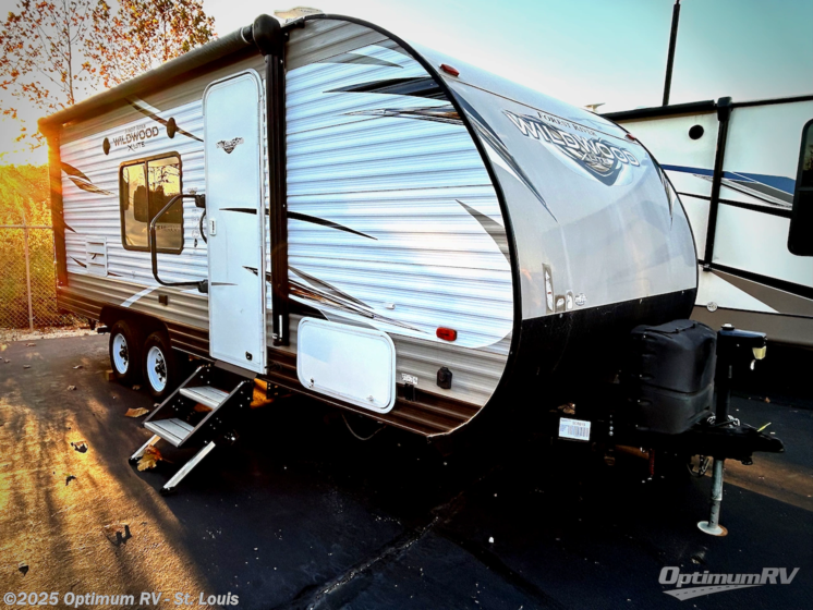 Email now about this 2018 Forest River Wildwood X-Lite 201BHXL! Used 2018 Forest River Wildwood X-Lite 201BHXL available in Festus, Missouri