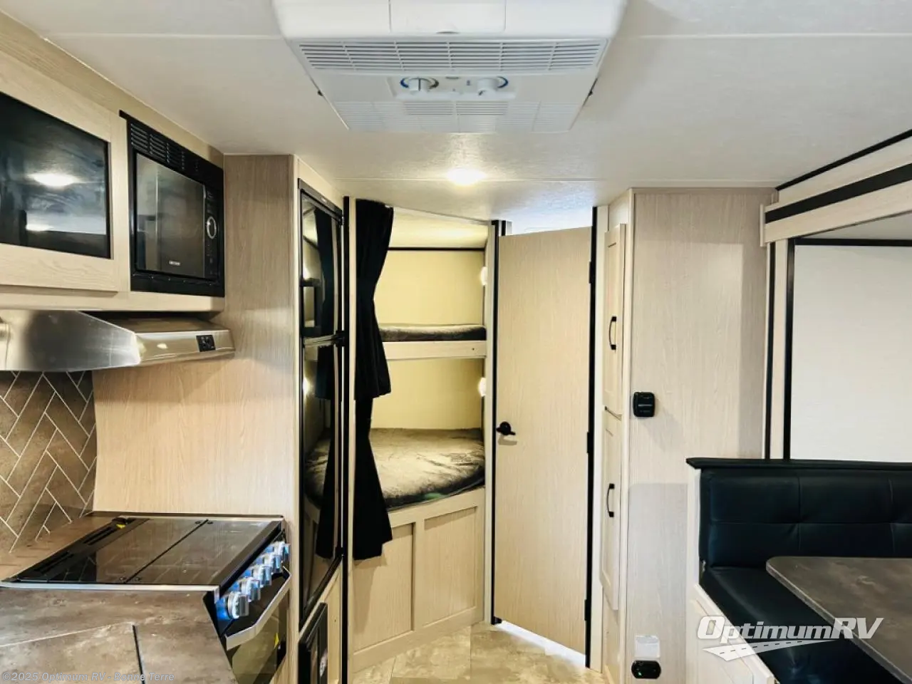 Used 2022 Coachmen Apex Ultra-Lite 245BHS available in Bonne Terre, Missouri