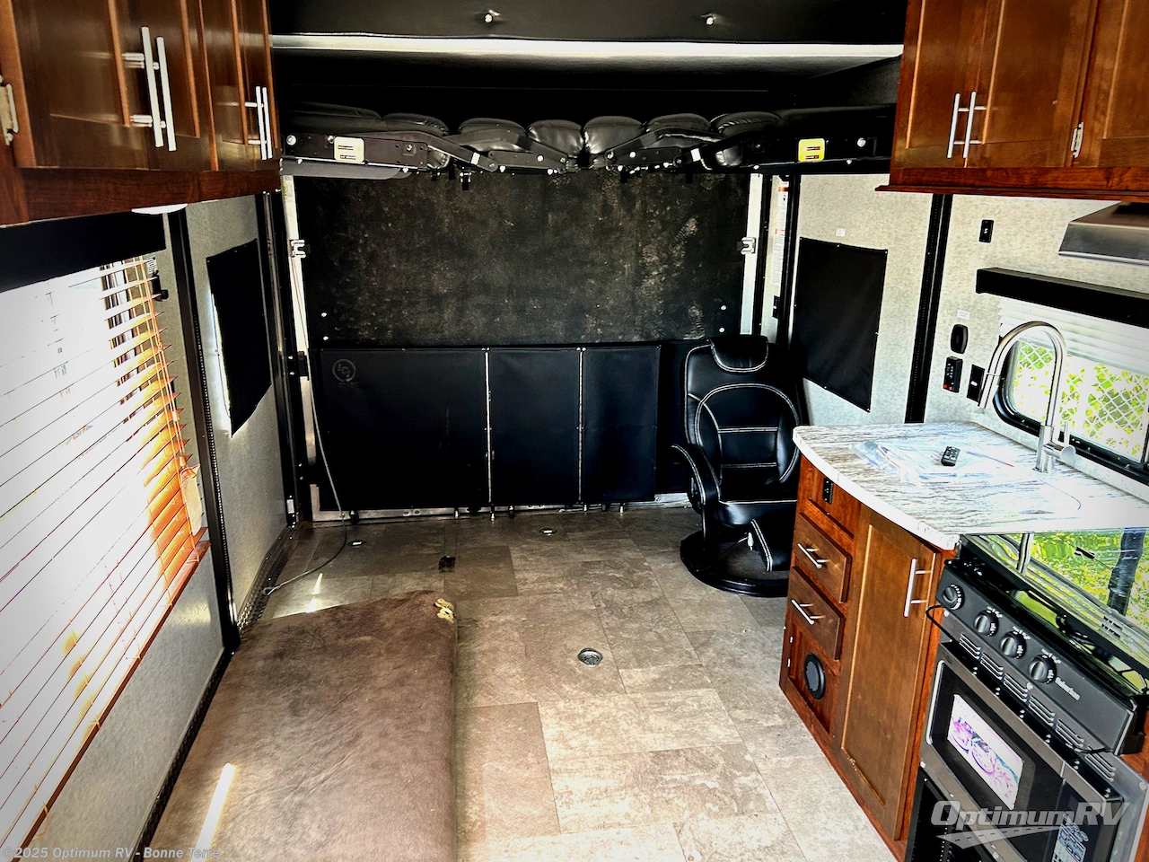 Call now about this 2018 Forest River Vengeance Rogue 25V! 2018 Forest River Vengeance Rogue 25V - Used Travel Trailer For Sale by Optimum RV - Bonne Terre in Bonne Terre, Missouri features Awning