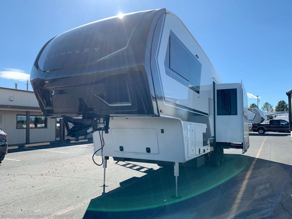 Contact us now about this 2026 Brinkley RV Model Z 2810! 2026 Model Z 2810 by Brinkley RV from Blue Compass RV Redmond in Redmond, Oregon