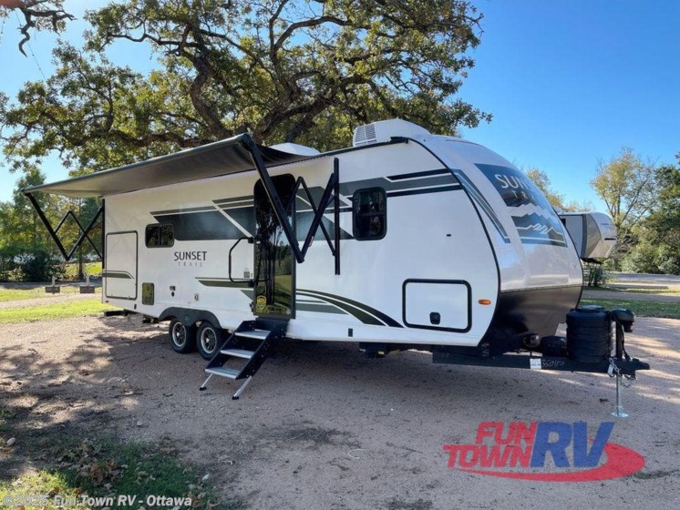 Email now about this 2025 CrossRoads Sunset Trail SS253RB! New 2025 CrossRoads Sunset Trail SS253RB available in Ottawa, Kansas