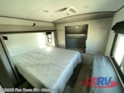 Contact us now about this 2025 CrossRoads Sunset Trail SS330SI! 2025 Sunset Trail SS330SI by CrossRoads from Fun Town RV - Ottawa in Ottawa, Kansas