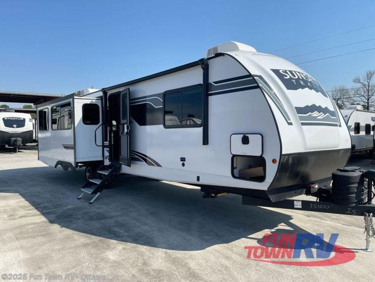 Email now about this 2025 CrossRoads Sunset Trail SS330SI! New 2025 CrossRoads Sunset Trail SS330SI available in Ottawa, Kansas