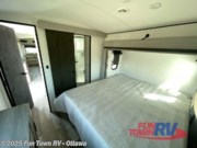 New 2025 CrossRoads Sunset Trail SS330SI available in Ottawa, Kansas
