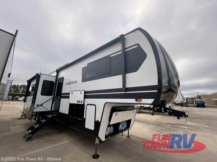 Email now about this 2025 East to West Takoda 400TH! New 2025 East to West Takoda 400TH available in Ottawa, Kansas