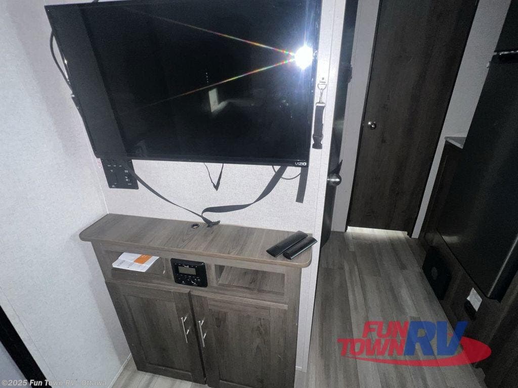 Contact us now about this 2021 Coachmen Clipper Ultra-Lite 182DBU! 2021 Clipper Ultra-Lite 182DBU by Coachmen from Fun Town RV - Ottawa in Ottawa, Kansas