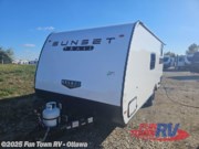 Call now about this 2026 CrossRoads Sunset Trail 17BHS! 2026 CrossRoads Sunset Trail 17BHS - New Travel Trailer For Sale by Fun Town RV - Ottawa in Ottawa, Kansas