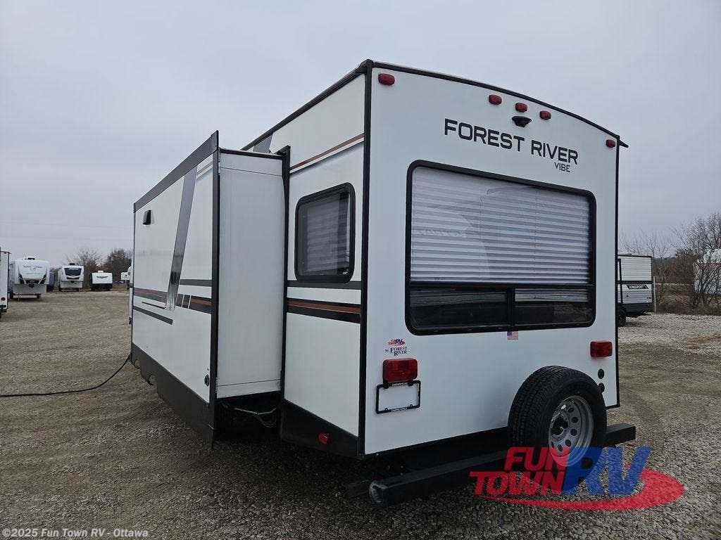 Used 2020 Forest River Vibe 28RL available in Ottawa, Kansas