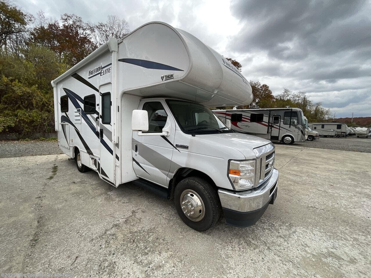 Call now about this 2022 Thor Motor Coach Freedom Elite 22HEF! 2022 Thor Motor Coach Freedom Elite 22HEF - Used Class C For Sale by Blue Compass RV Newtown in Newtown, Connecticut