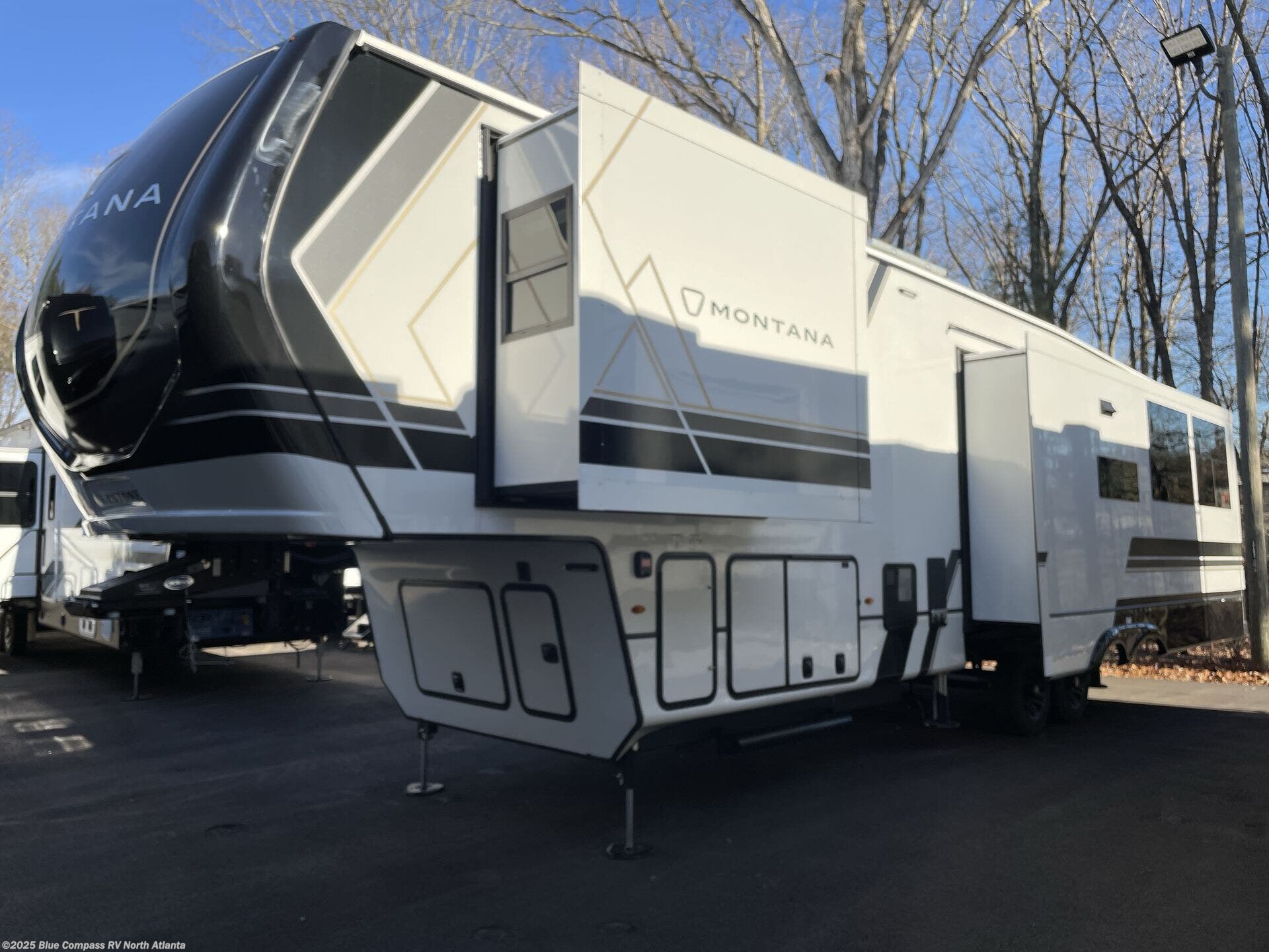 New 2026 Keystone Montana 3532SP available in Buford, Georgia