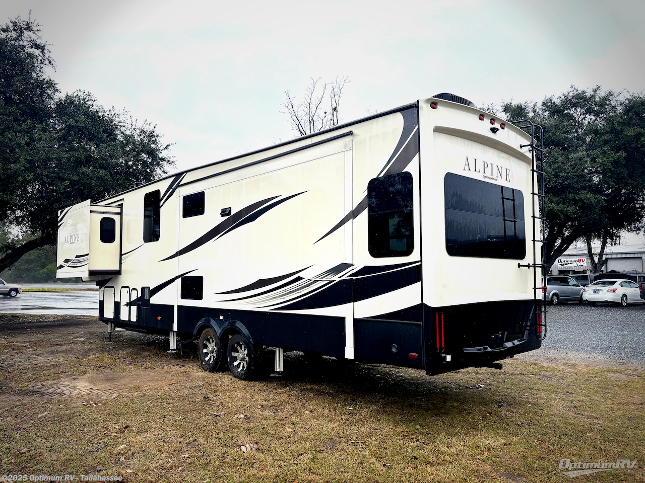 Call now about this 2019 Keystone Alpine 3650RL! 2019 Keystone Alpine 3650RL - Used Fifth Wheel For Sale by Optimum RV - Tallahassee in Tallahassee, Florida features Awning, Slideout