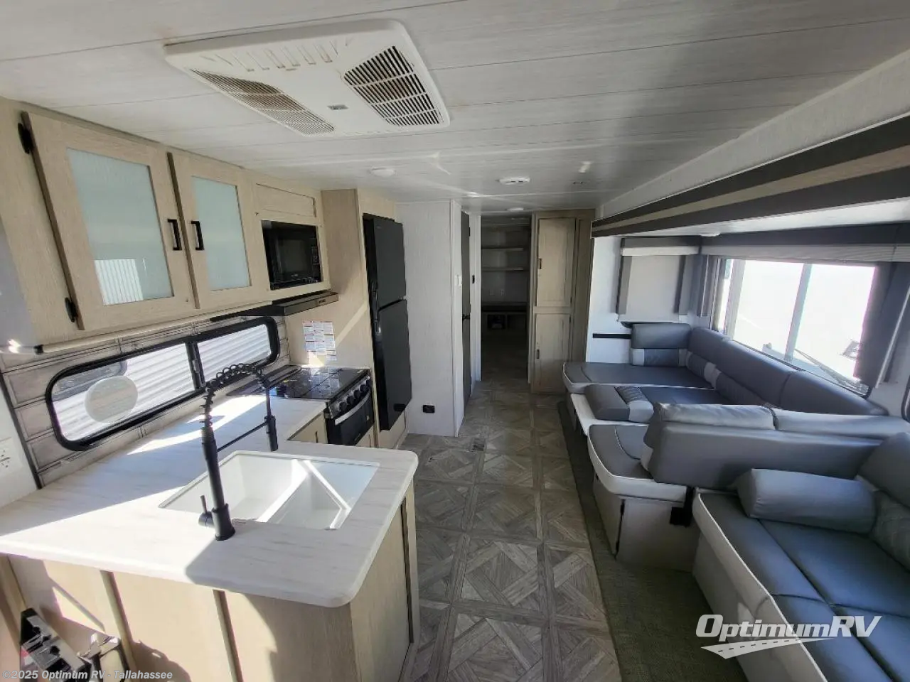 Call now about this 2023 Forest River Wildwood 31KQBTS! 2023 Forest River Wildwood 31KQBTS - Used Travel Trailer For Sale by Optimum RV - Tallahassee in Tallahassee, Florida features Awning, Slideout