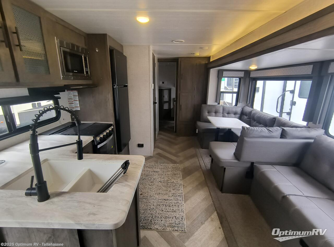 Call now about this 2021 Forest River Salem 30KQBSS! 2021 Forest River Salem 30KQBSS - Used Travel Trailer For Sale by Optimum RV - Tallahassee in Tallahassee, Florida features Slideout, Awning