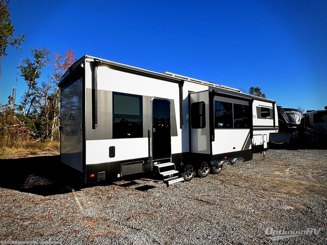 Call now about this 2024 East to West Takoda 350TH! 2024 East to West Takoda 350TH - Used Fifth Wheel For Sale by Optimum RV - Tallahassee in Tallahassee, Florida features Awning, Slideout