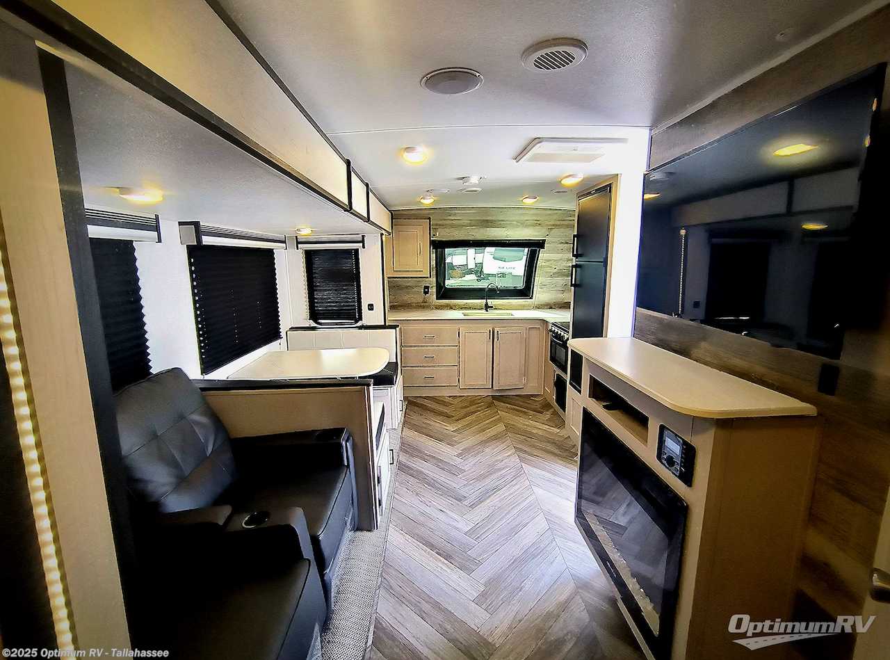 Call now about this 2023 Heartland Mallard 267FK! 2023 Heartland Mallard 267FK - Used Travel Trailer For Sale by Optimum RV - Tallahassee in Tallahassee, Florida features Slideout, Awning